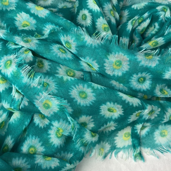 Daisy covered turquoise, infinity scarf - Picture 2 of 10